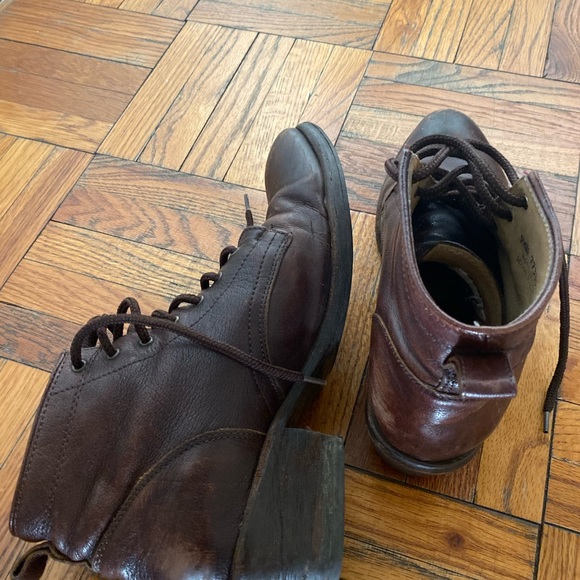 FRYE DISTRESSED WARM COGNAC Ankle Booties 8.5 LUX - Picture 6 of 7